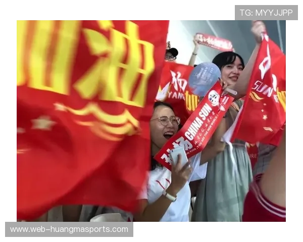 观众席现十年老粉，手举2019光州世锦赛孙杨应援牌