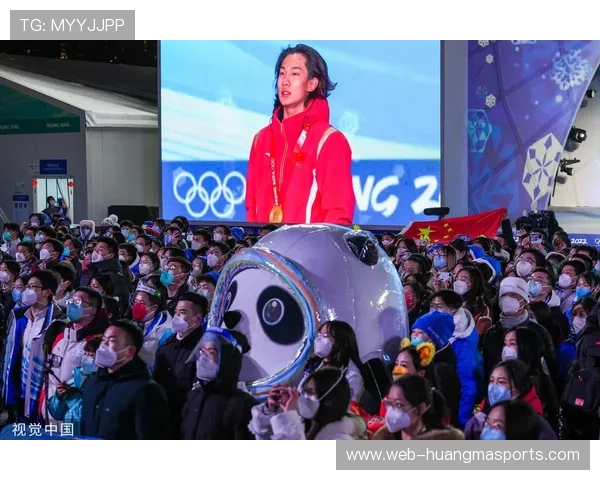 颁奖仪式小观众献花,运动员感动落泪 颁奖仪式小观众献花,运动员感动落泪